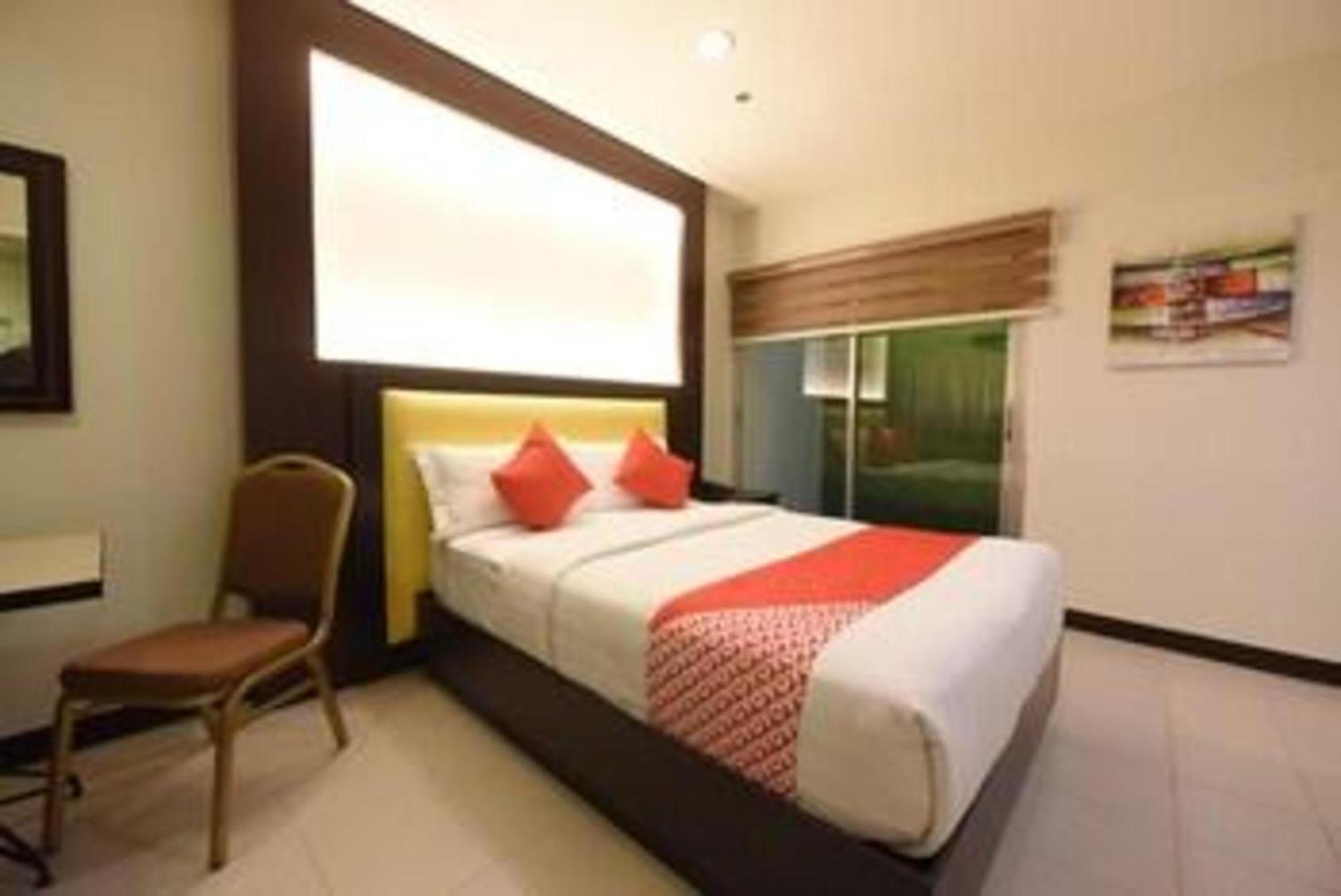Oyo 115 Northridge Mansions Hotel Quezon City Eksteriør billede